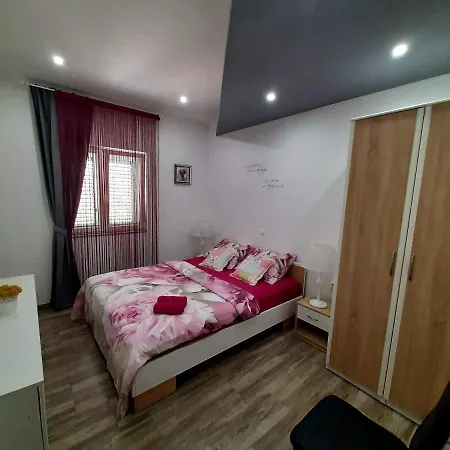 Anna Apartment