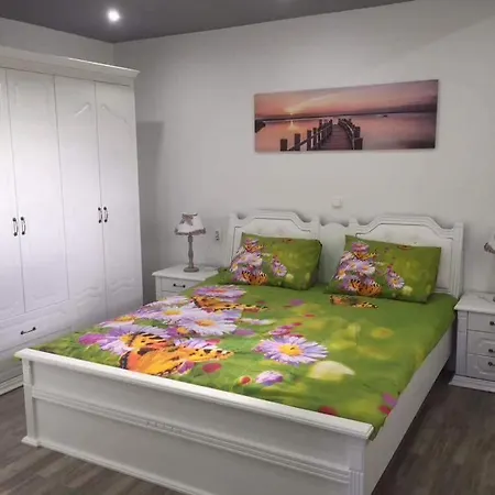 Anna Apartman *