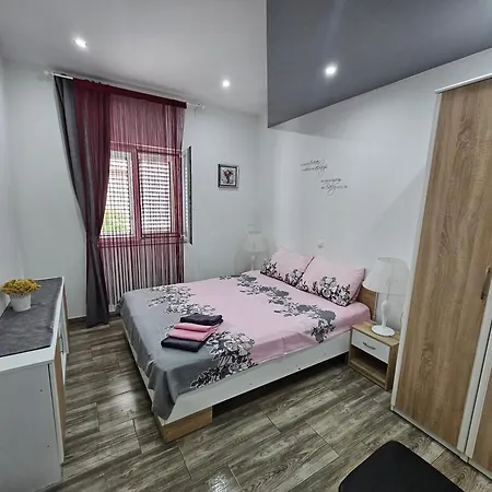 Anna Apartman *